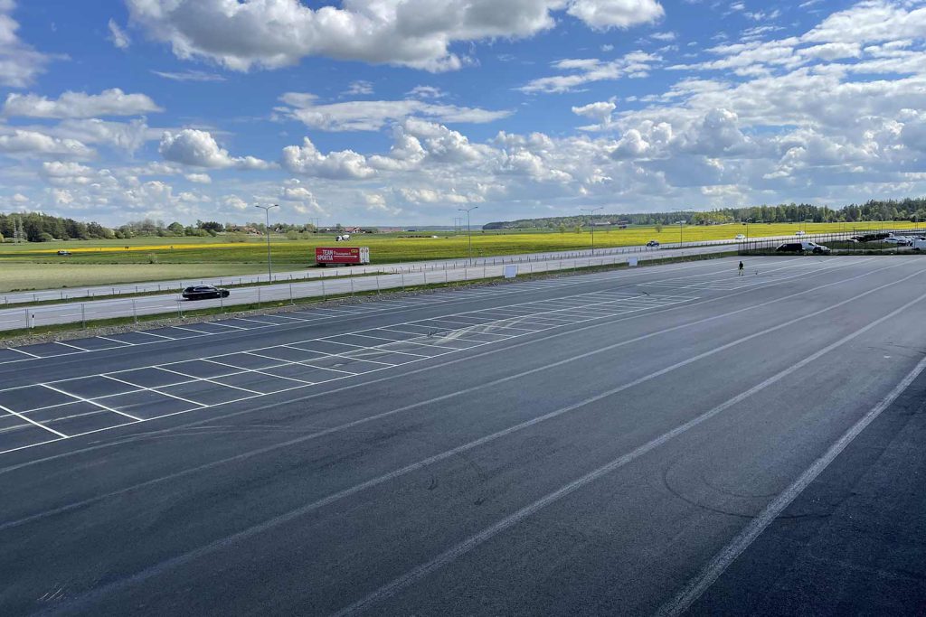 Professionell linjemålning – måla på asfalt med experter från Taktil profil AB.