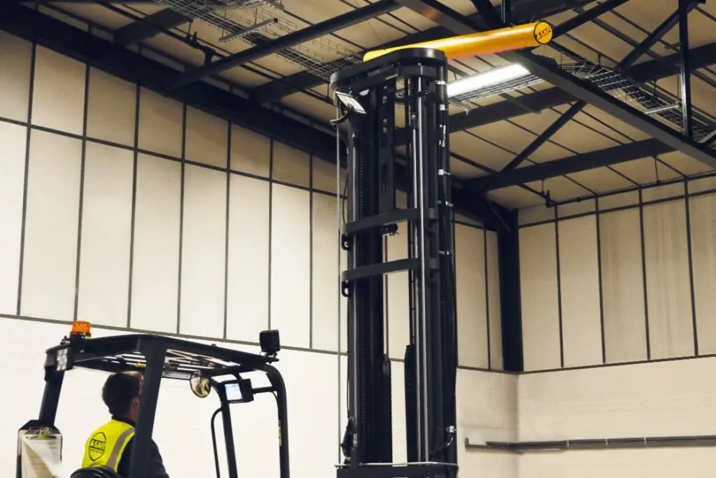 Påkörningskydd för truckar i takhöjd